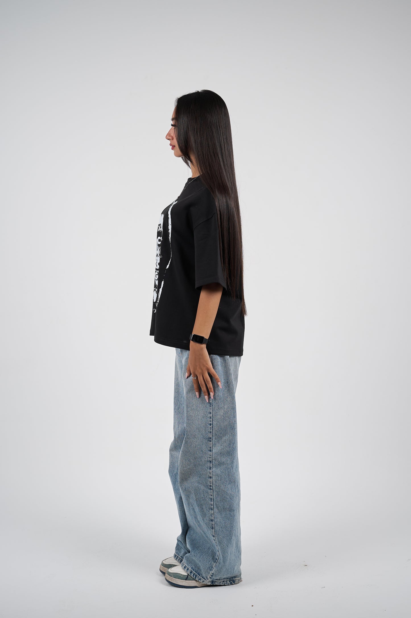 Closed Mouth black 
boxy-t-shirt