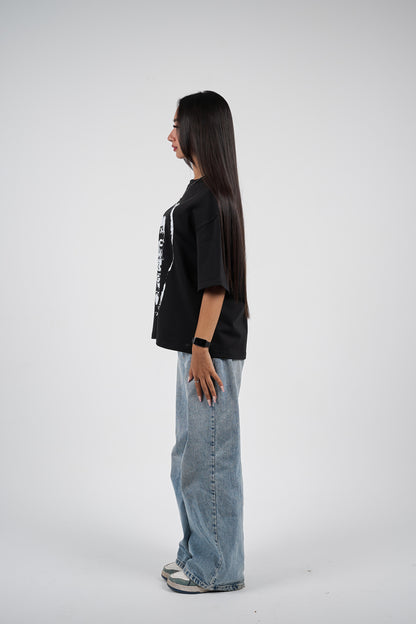 Closed Mouth black 
boxy-t-shirt