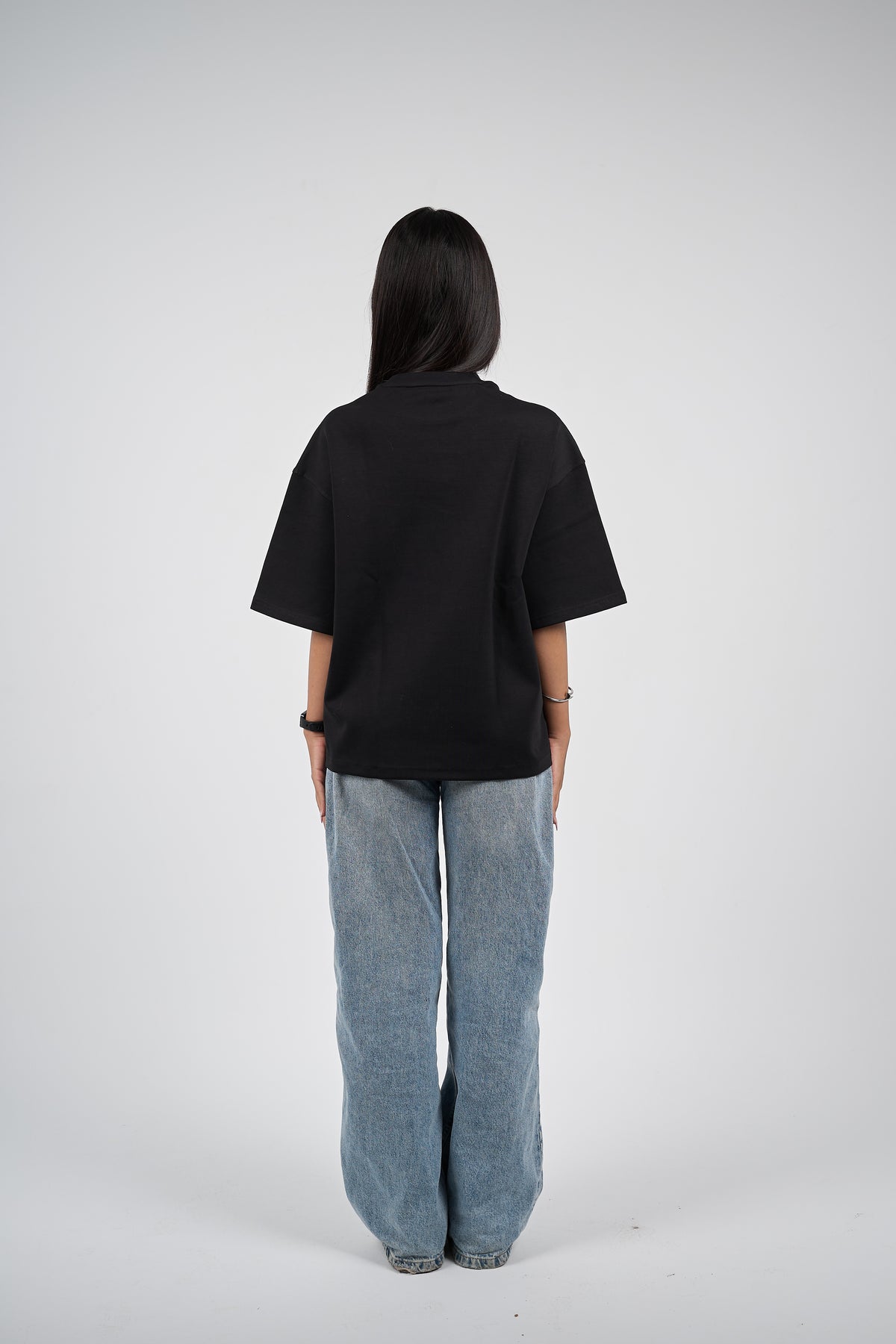 Closed Mouth black 
boxy-t-shirt