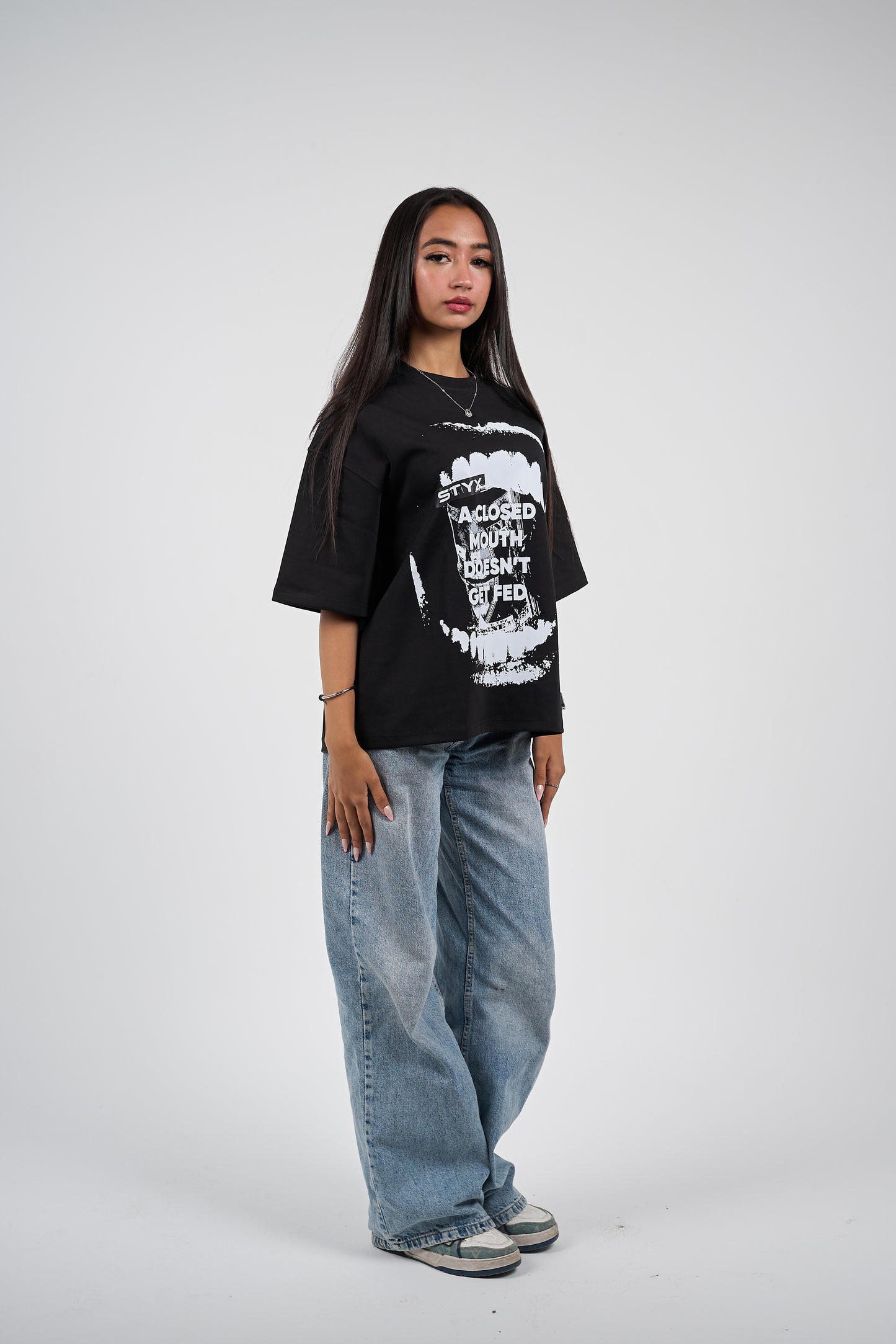 Closed Mouth black 
boxy-t-shirt