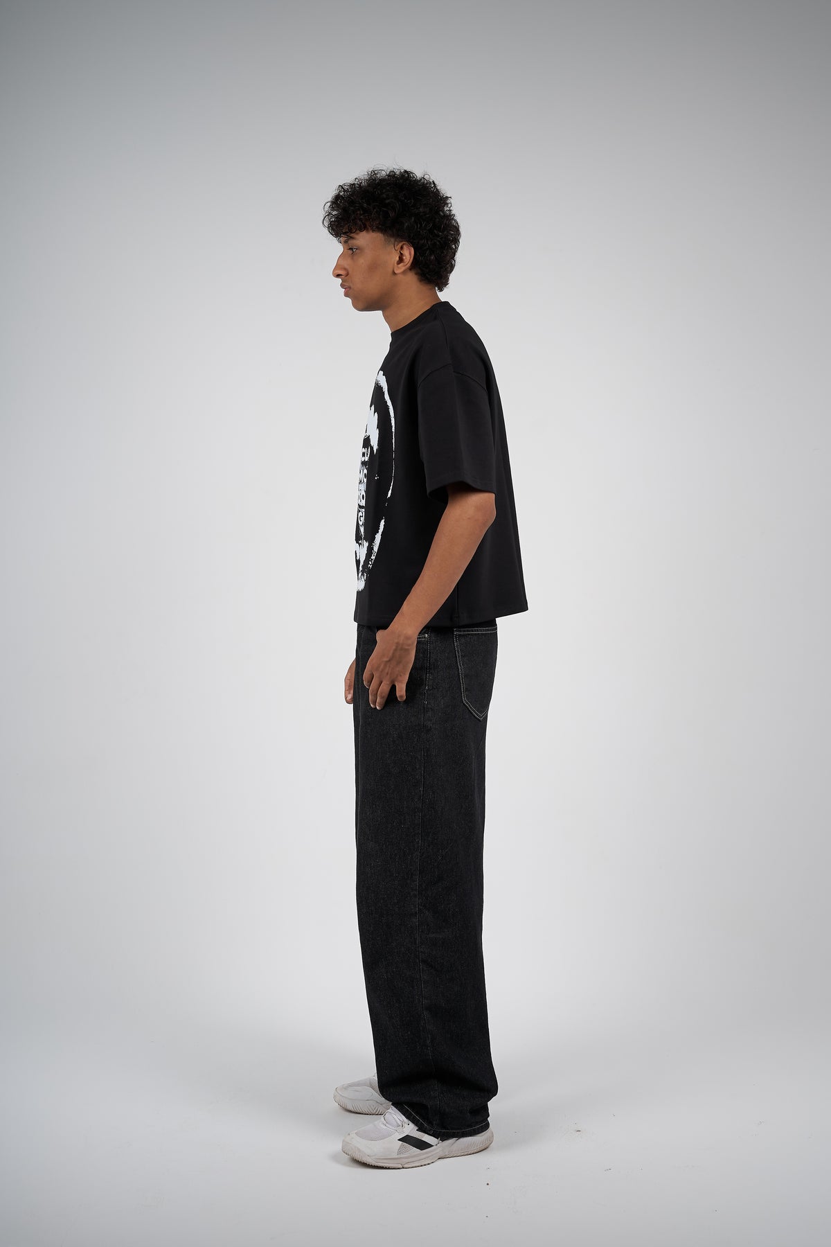 Closed Mouth black 
boxy-t-shirt
