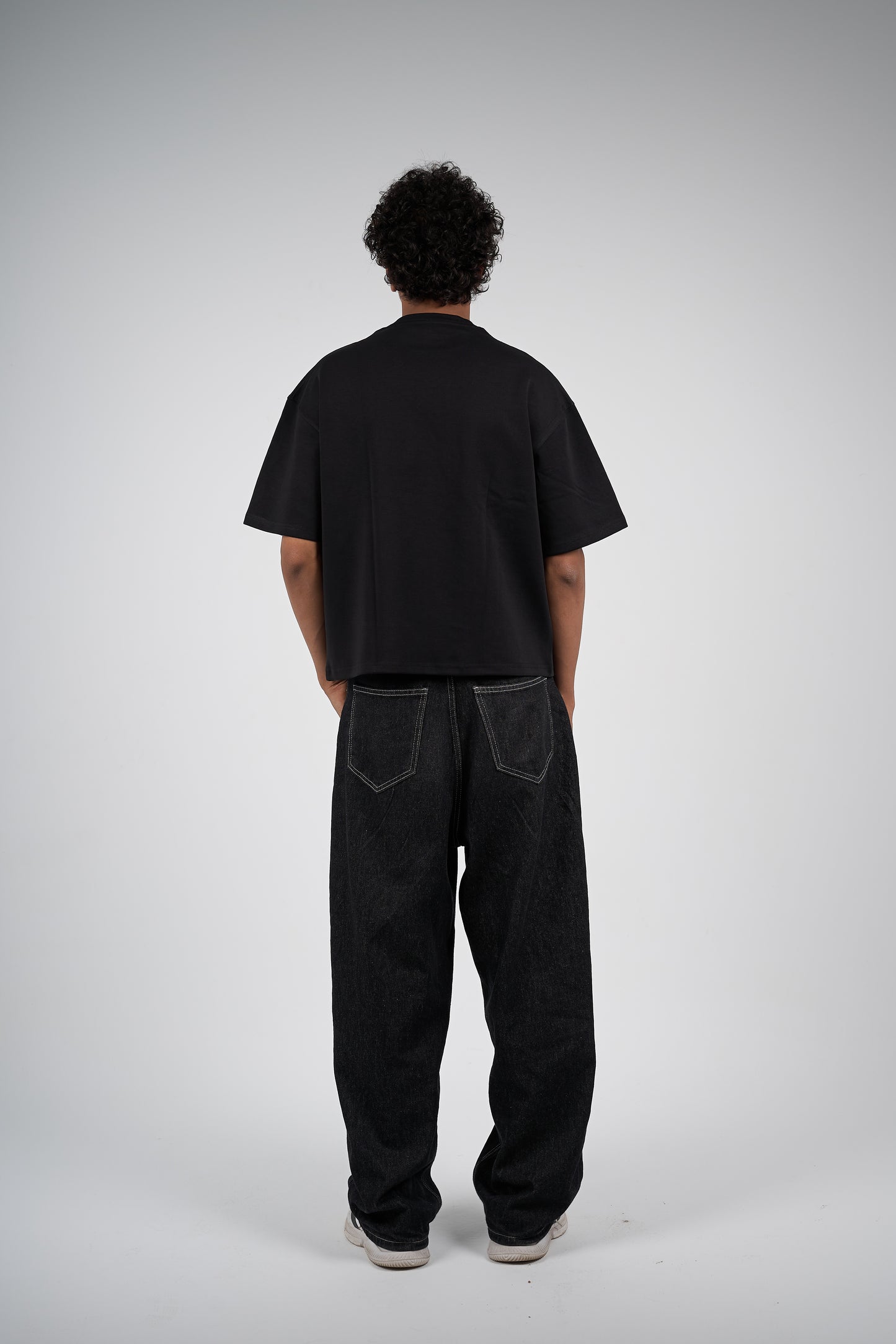 Closed Mouth black 
boxy-t-shirt