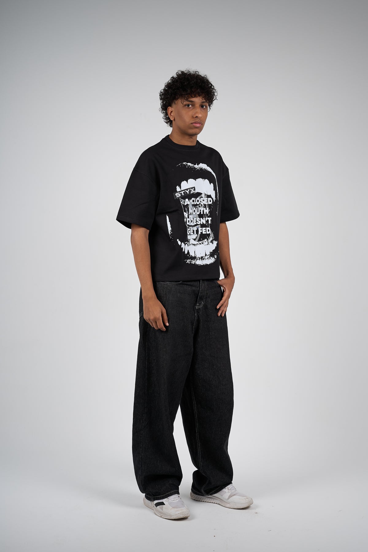 Closed Mouth black 
boxy-t-shirt